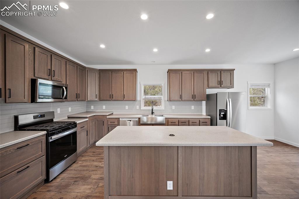 Image 3 of 32: Kitchen