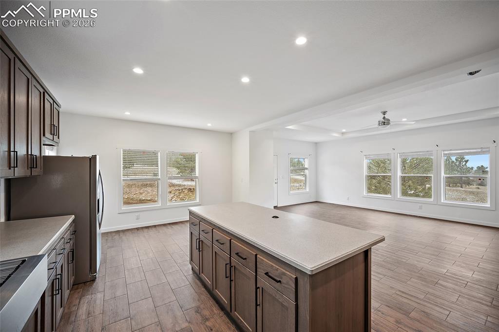 Image 5 of 32: Kitchen