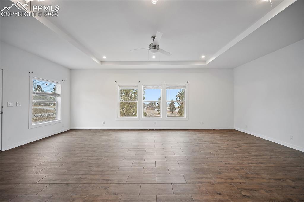 Image 8 of 32: Living Room