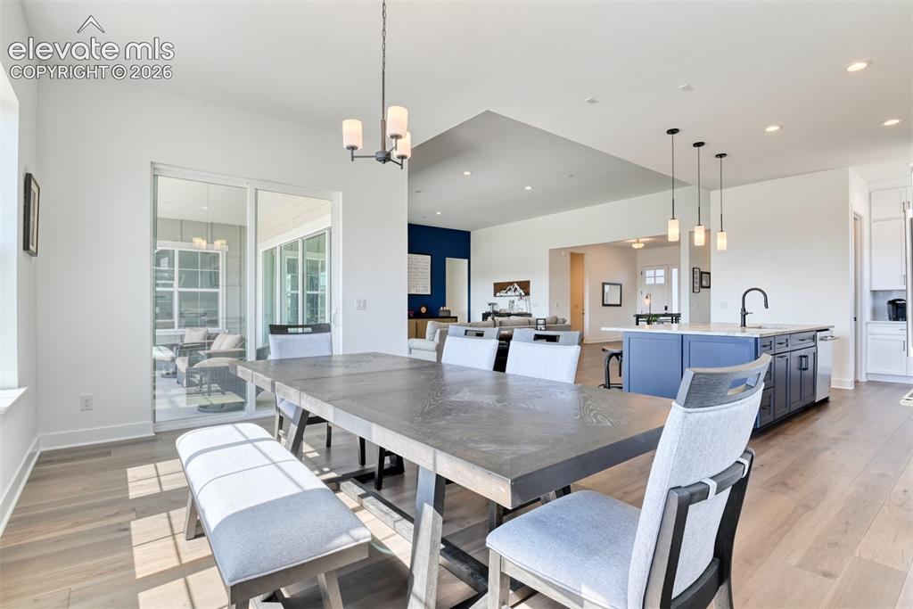 Image 15 of 50: Dining Area