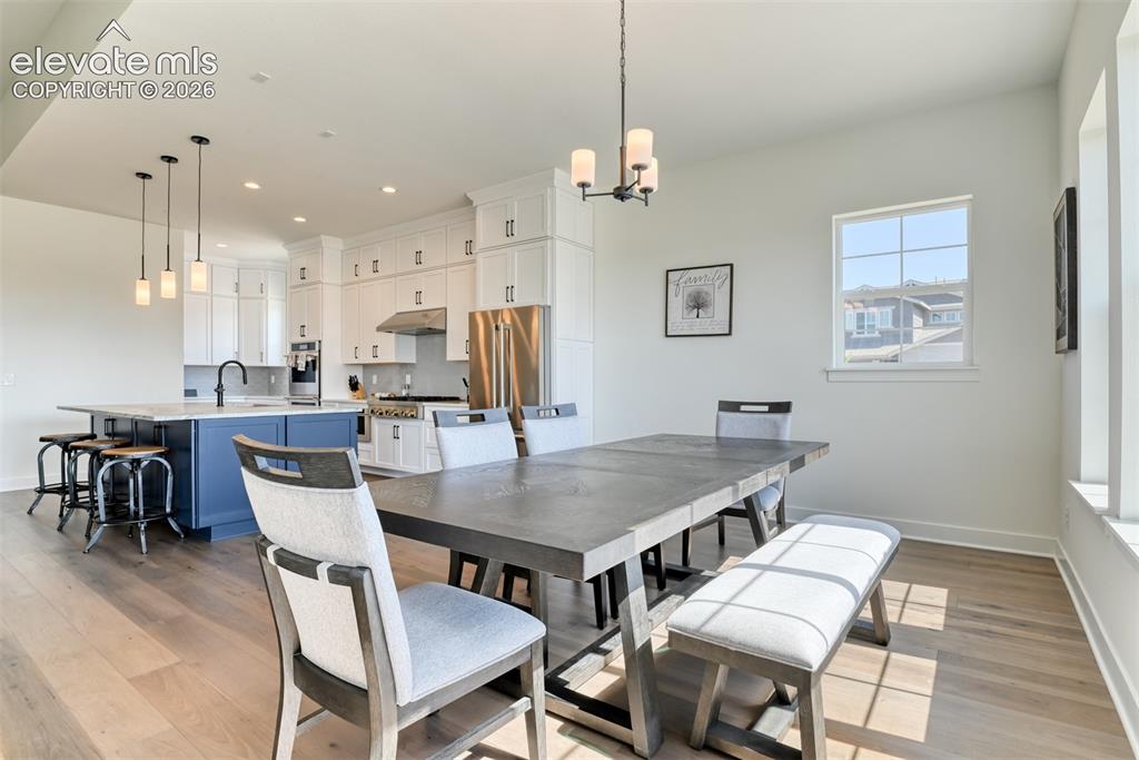 Image 16 of 50: Dining Area