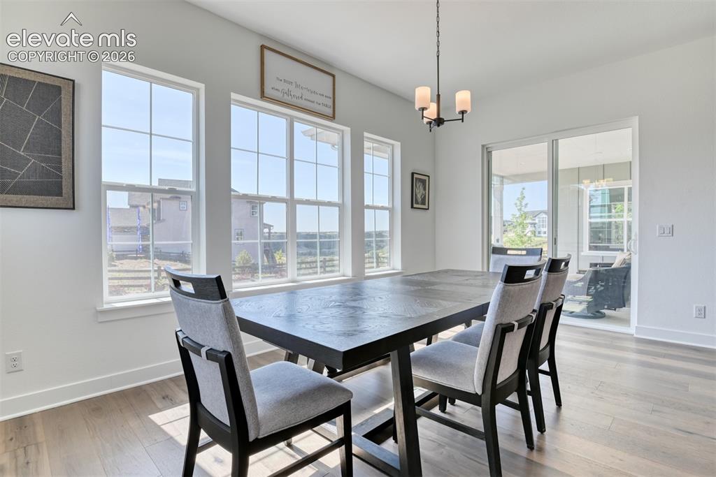 Image 17 of 50: Dining Area