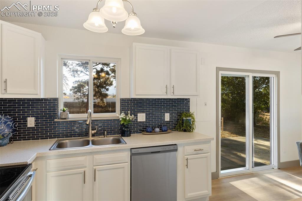 Image 10 of 41: Kitchen