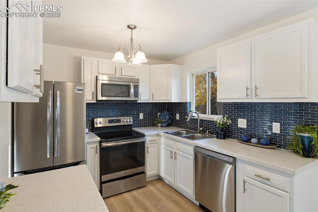 Image 12 of 41: Kitchen