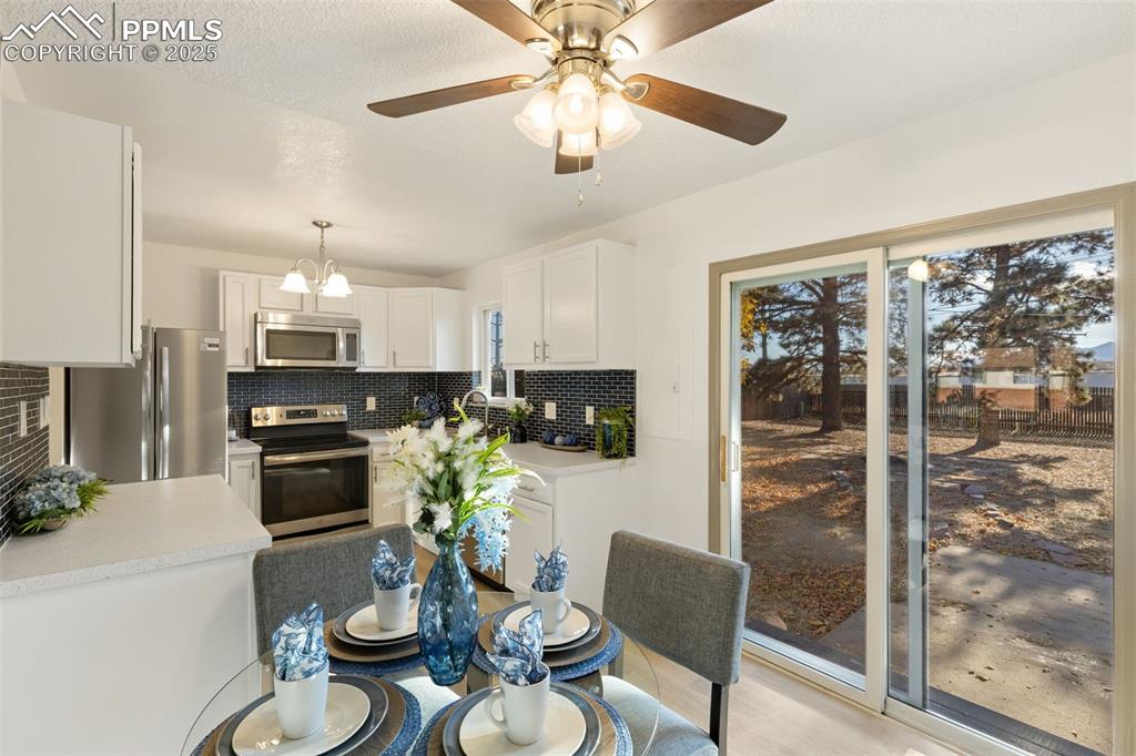 Image 14 of 41: Kitchen