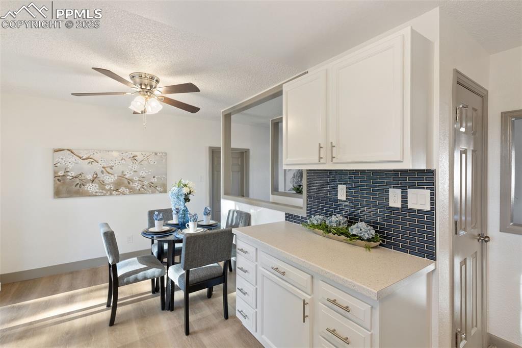 Image 17 of 41: Kitchen