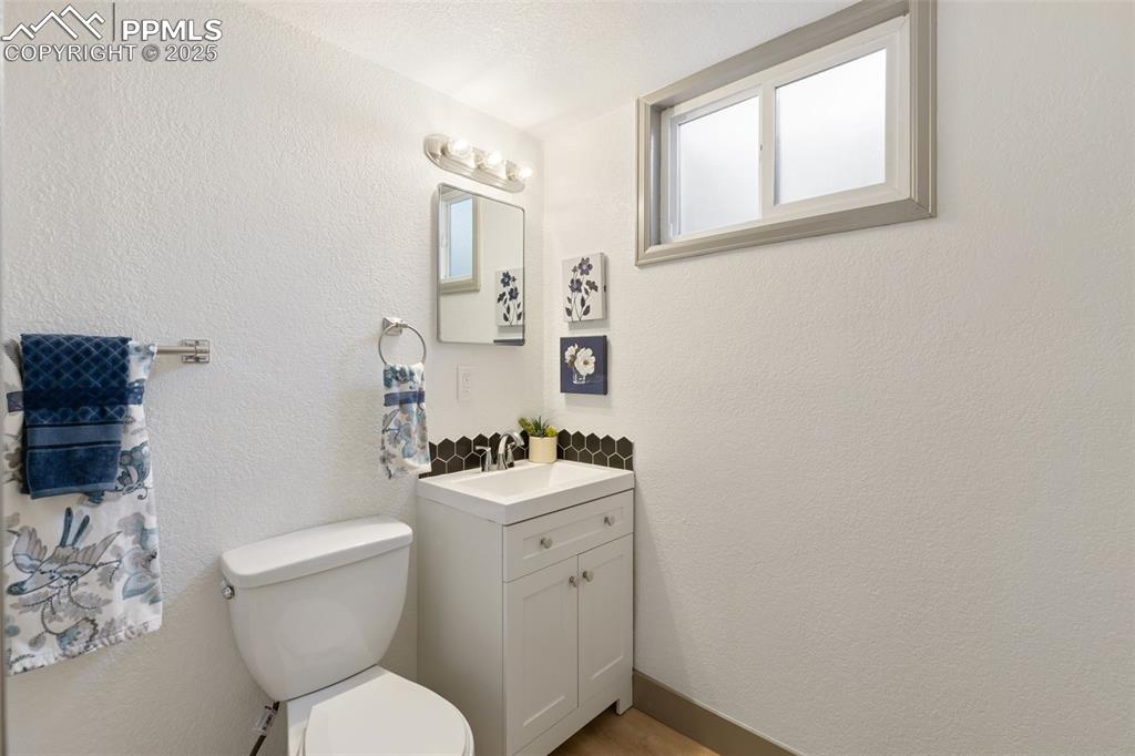 Image 22 of 41: Bathroom