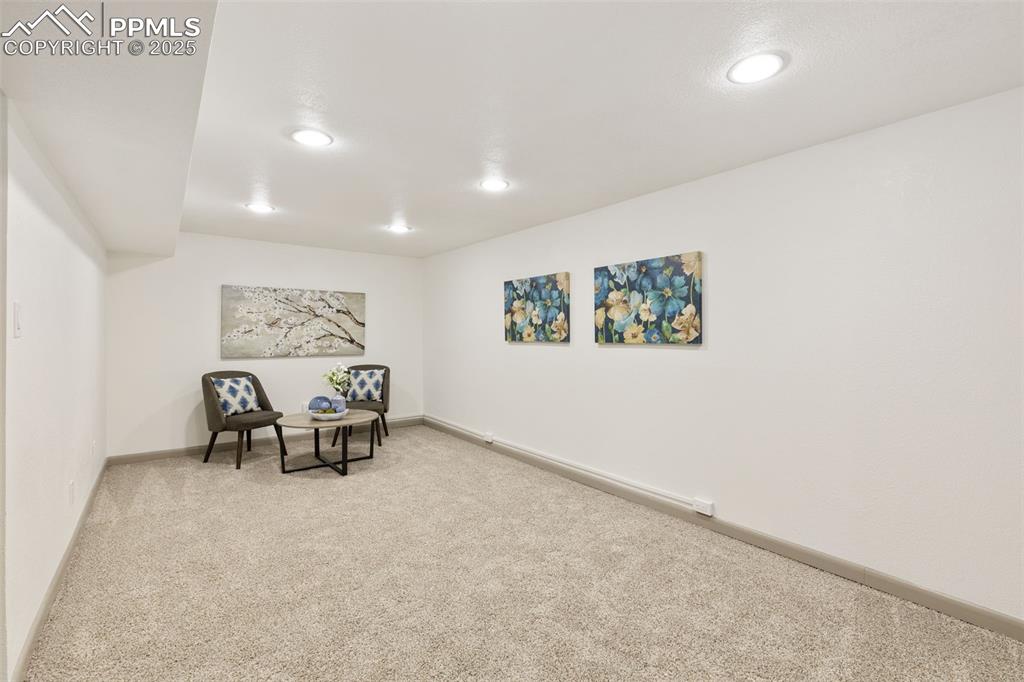 Image 30 of 41: Sitting Room