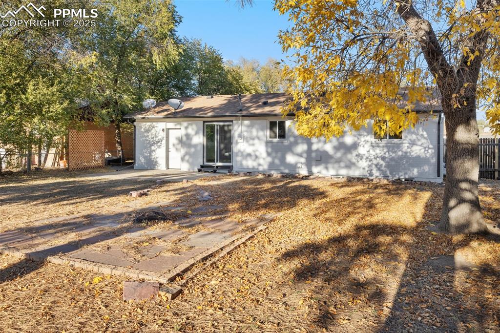 Image 39 of 41: Back of Structure