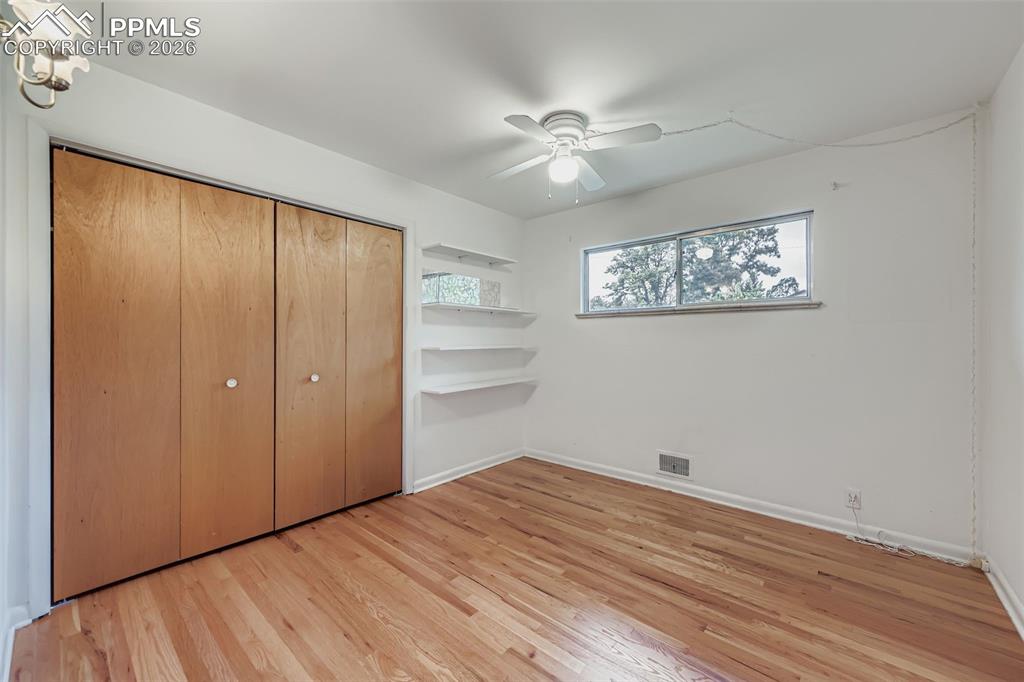 Image 13 of 33: Bedroom