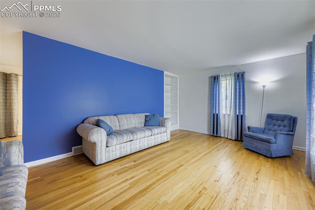 Image 5 of 33: Living Room