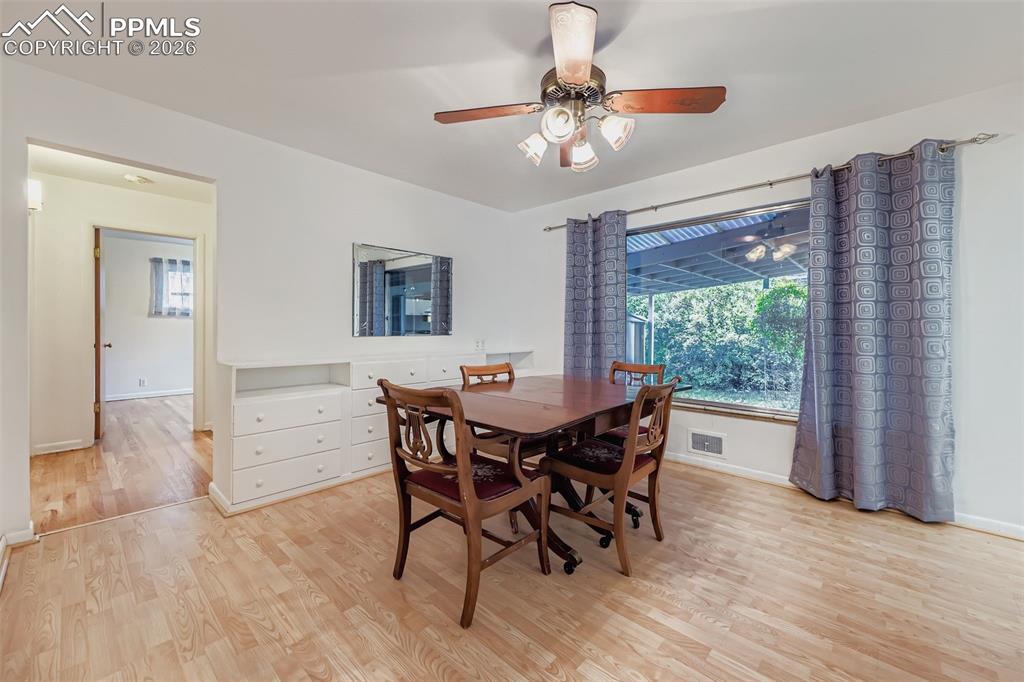 Image 8 of 33: Dining Area