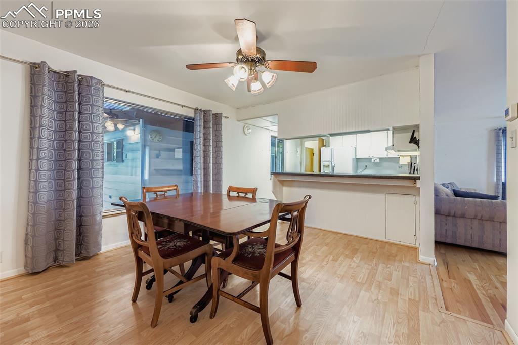 Image 9 of 33: Dining Area