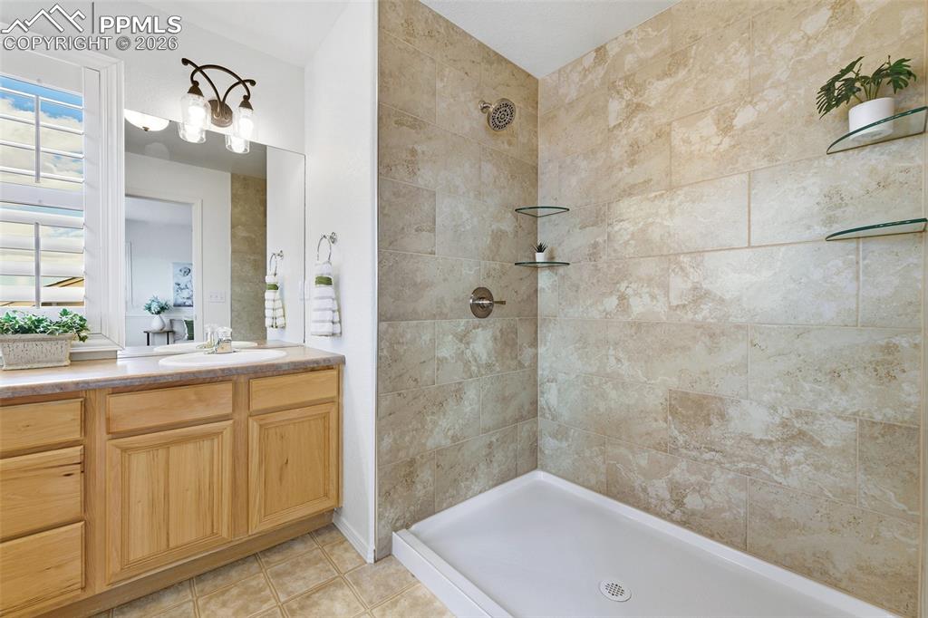 Image 21 of 41: Walk-in shower