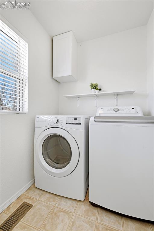 Image 24 of 41: washer dryer!