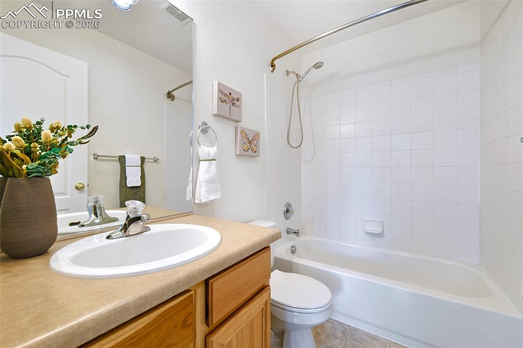 Image 26 of 41: Full bath for 2nd and 3rd bedrooms