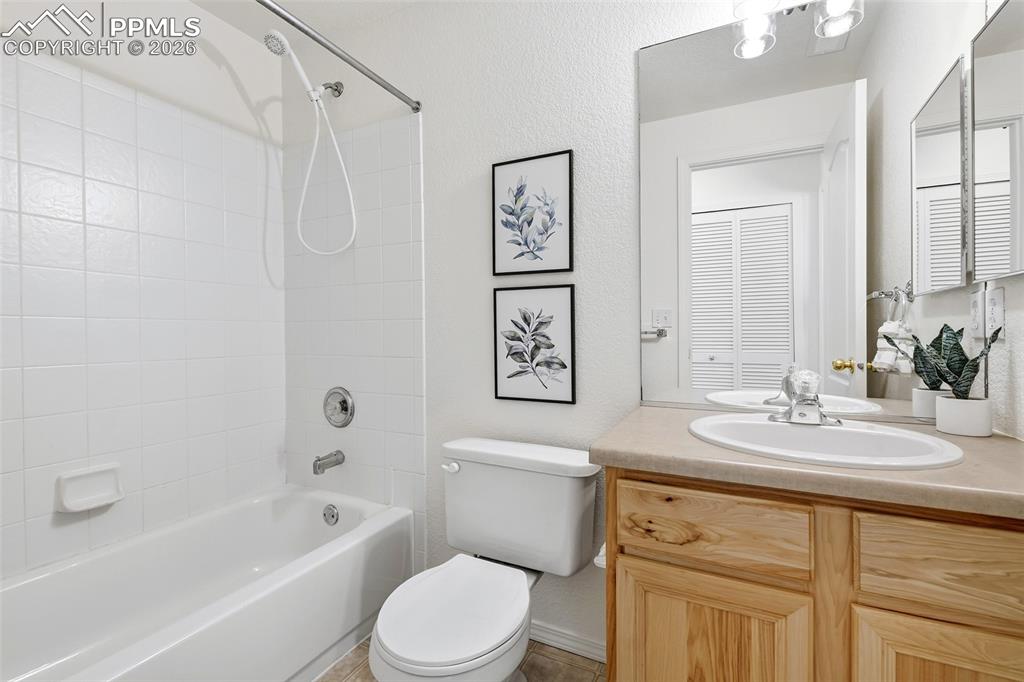 Image 34 of 41: Lower level full bath