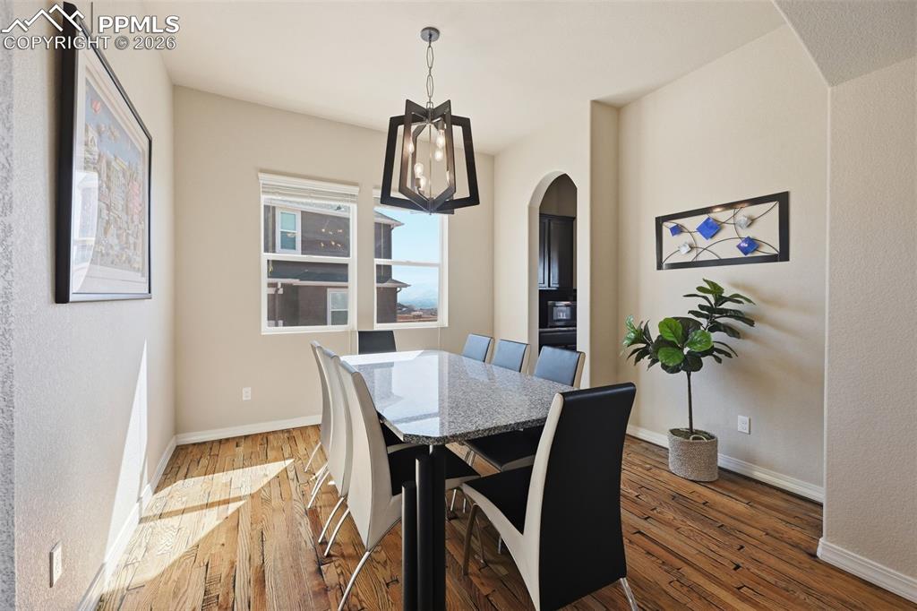 Image 14 of 41: Dining Area