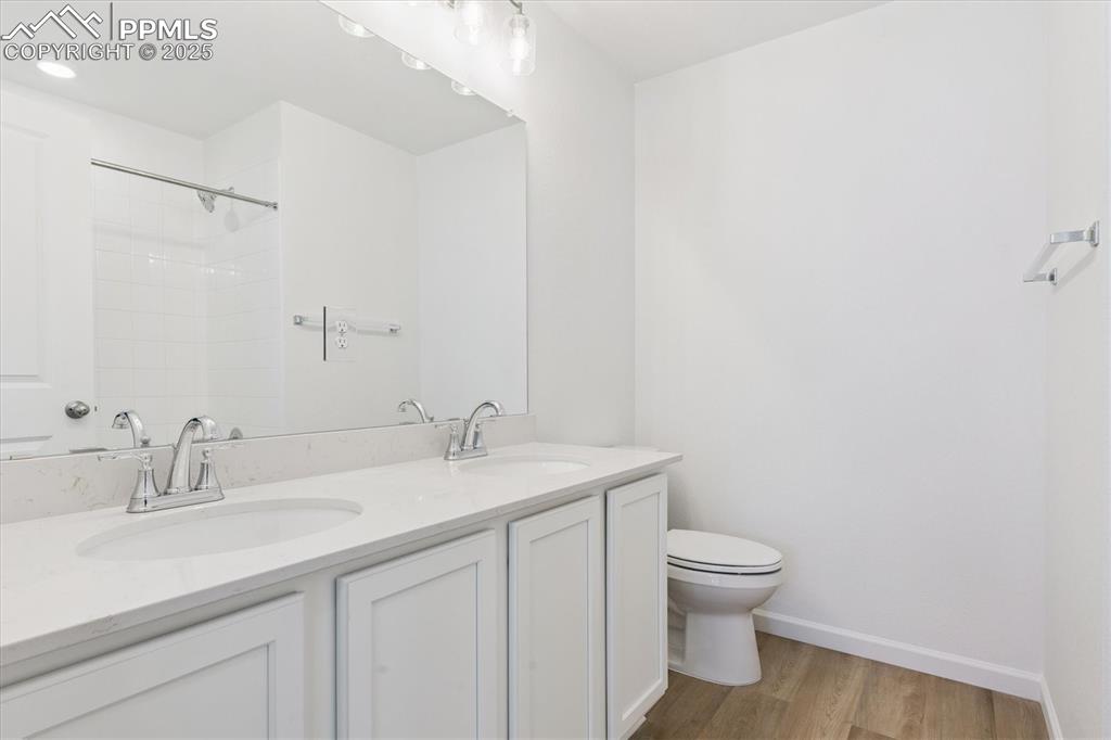 Image 13 of 22: Bathroom