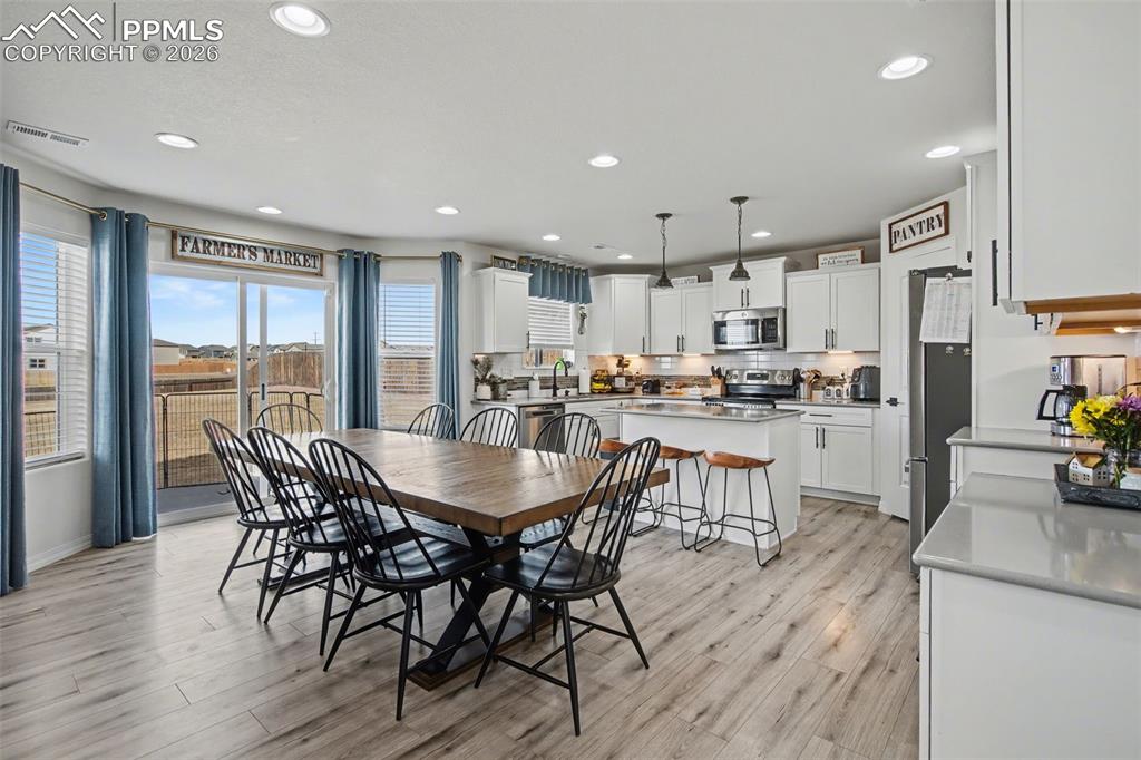 Image 11 of 38: Dining Area