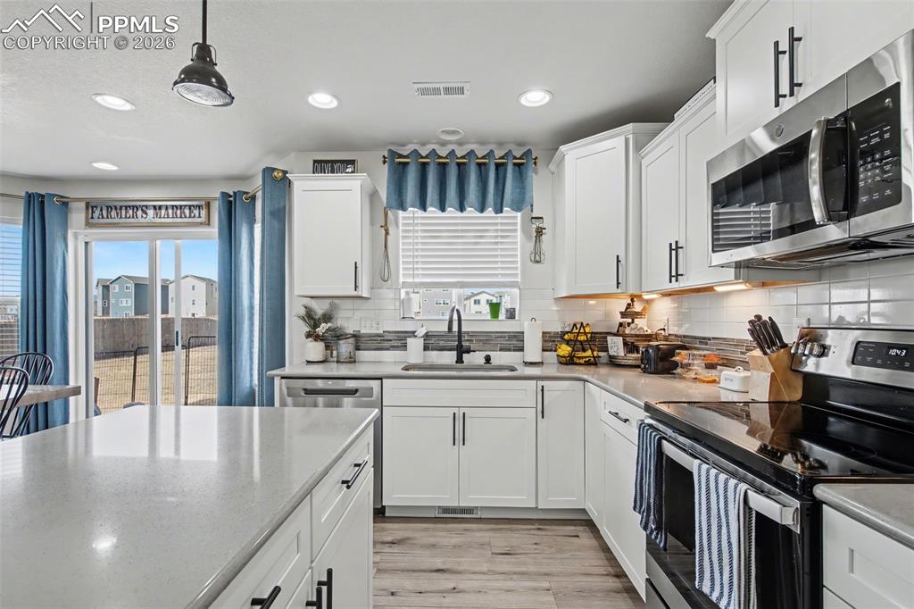 Image 16 of 38: Kitchen