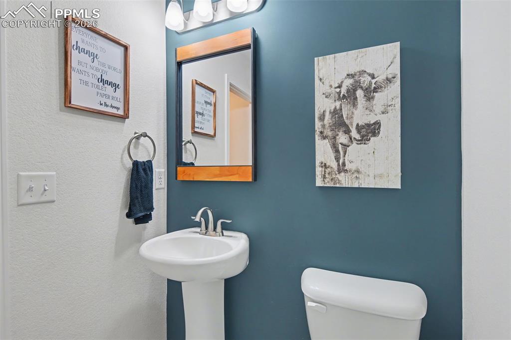 Image 19 of 38: Bathroom