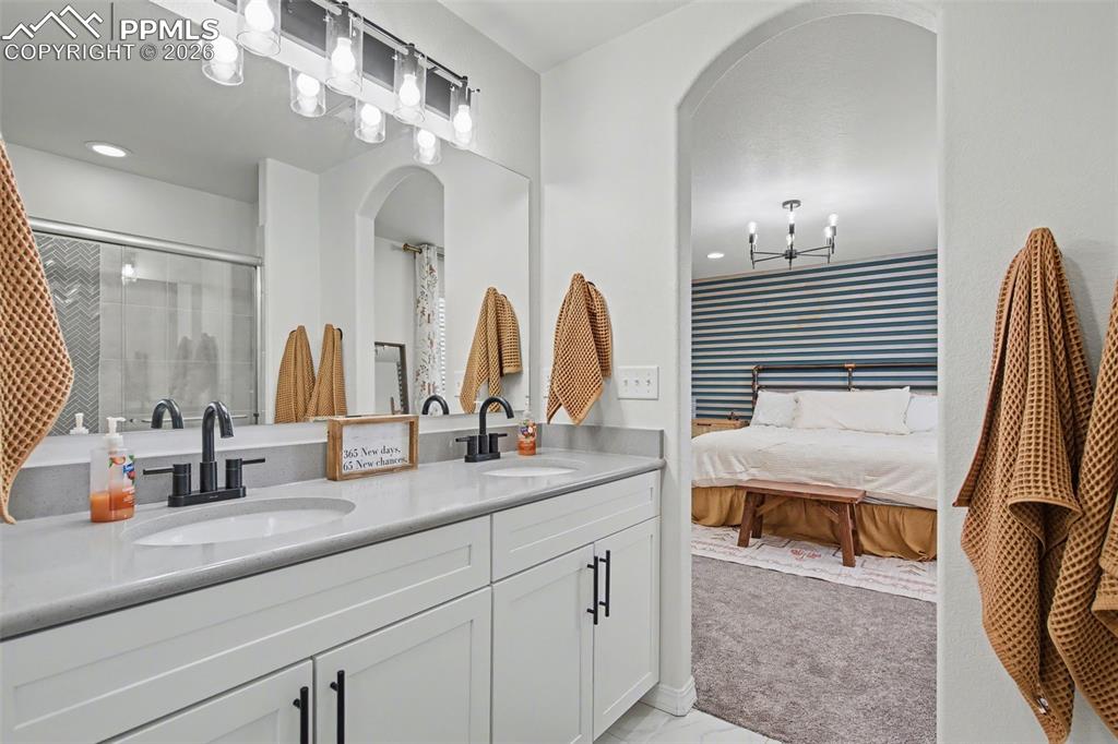 Image 27 of 38: Bathroom