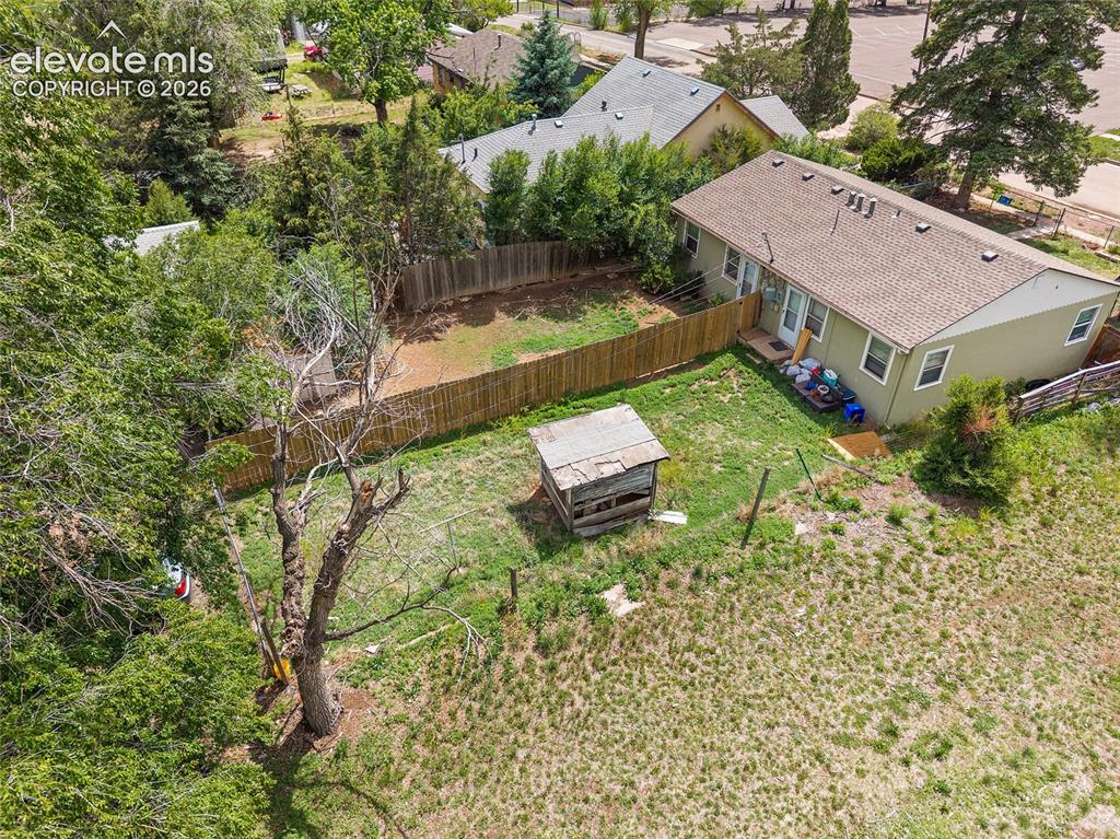 Image 4 of 32: Aerial view.