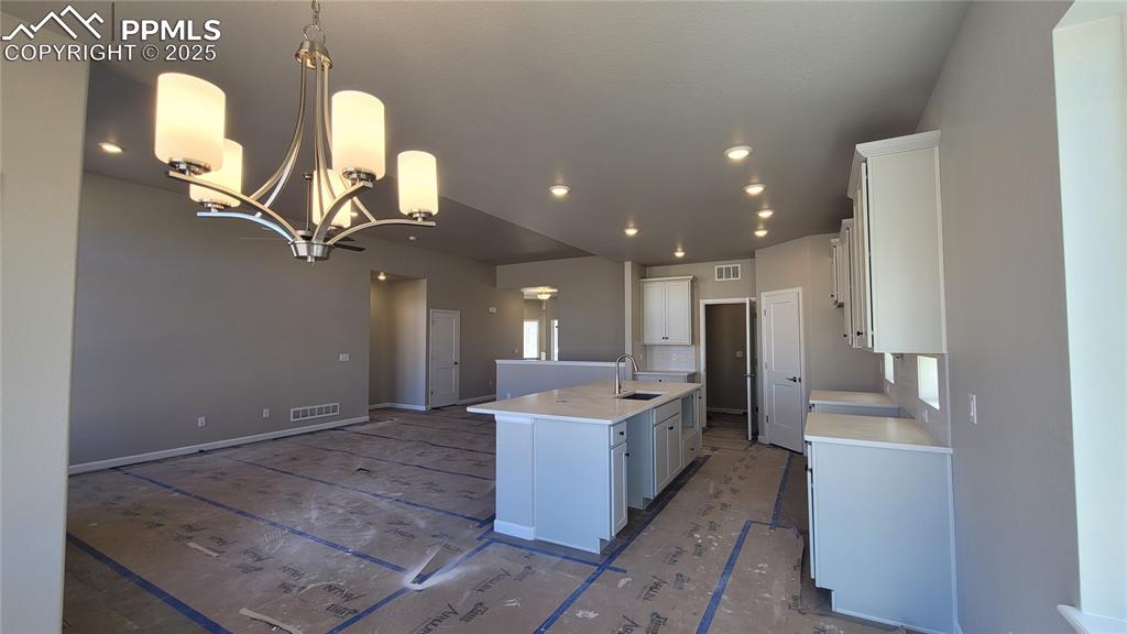 Image 10 of 32: Kitchen