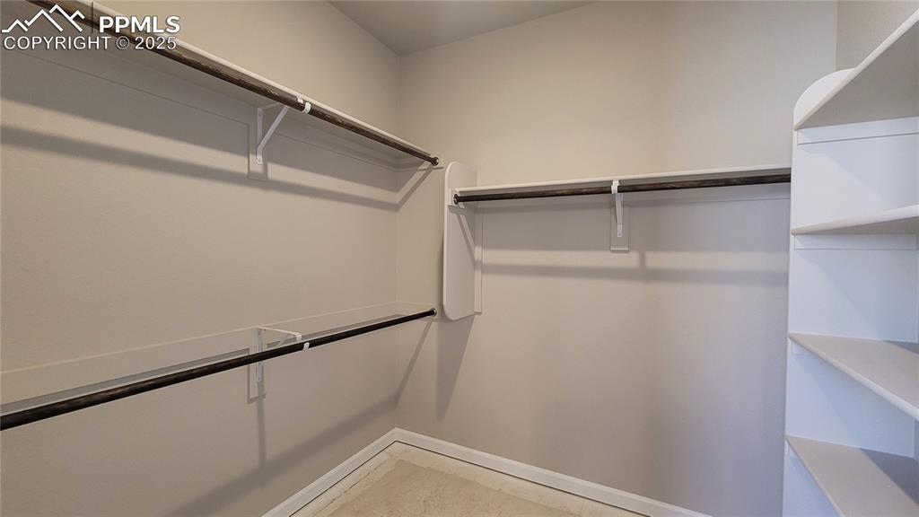 Image 16 of 32: Closet