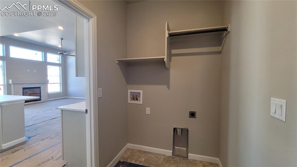 Image 20 of 32: Laundry