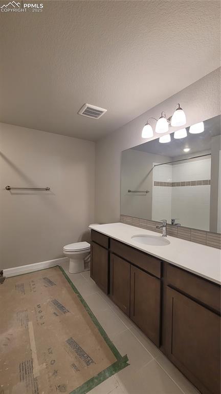 Image 27 of 32: Bathroom