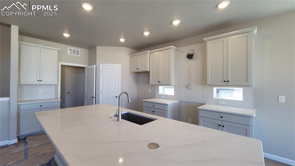 Image 6 of 32: Kitchen