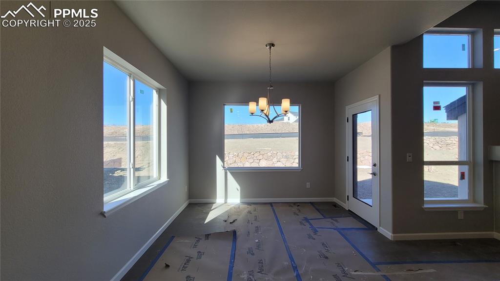 Image 7 of 32: Dining Area