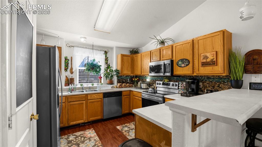 Image 15 of 33: Kitchen