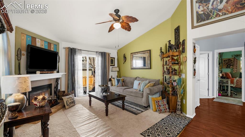 Image 19 of 33: Living Room