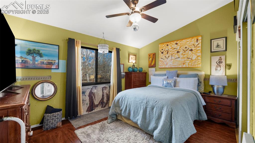 Image 22 of 33: Bedroom