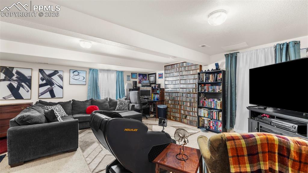 Image 28 of 33: Living Room