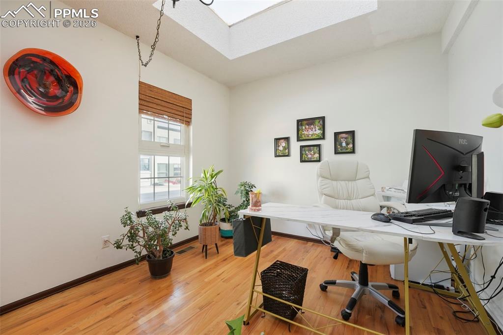 Image 18 of 44: Office