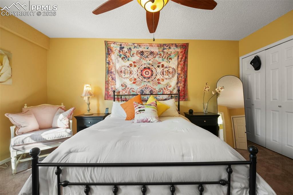 Image 22 of 44: Bedroom