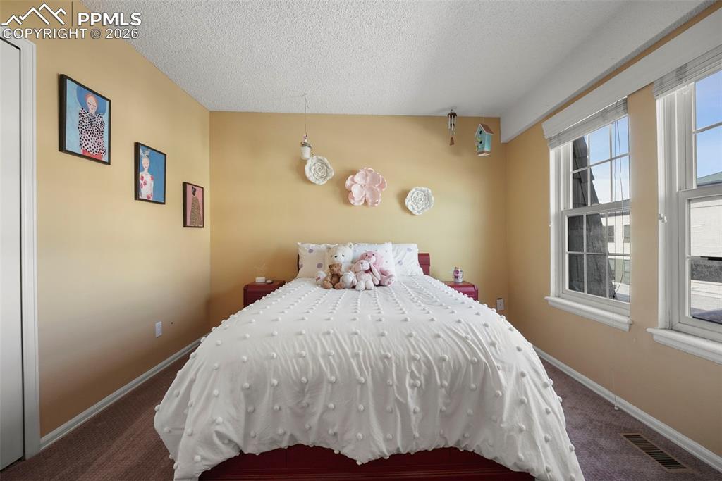 Image 26 of 44: Bedroom