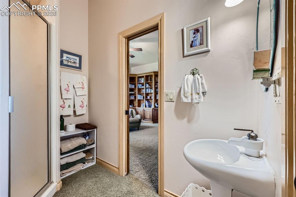 Image 12 of 50: Bathroom