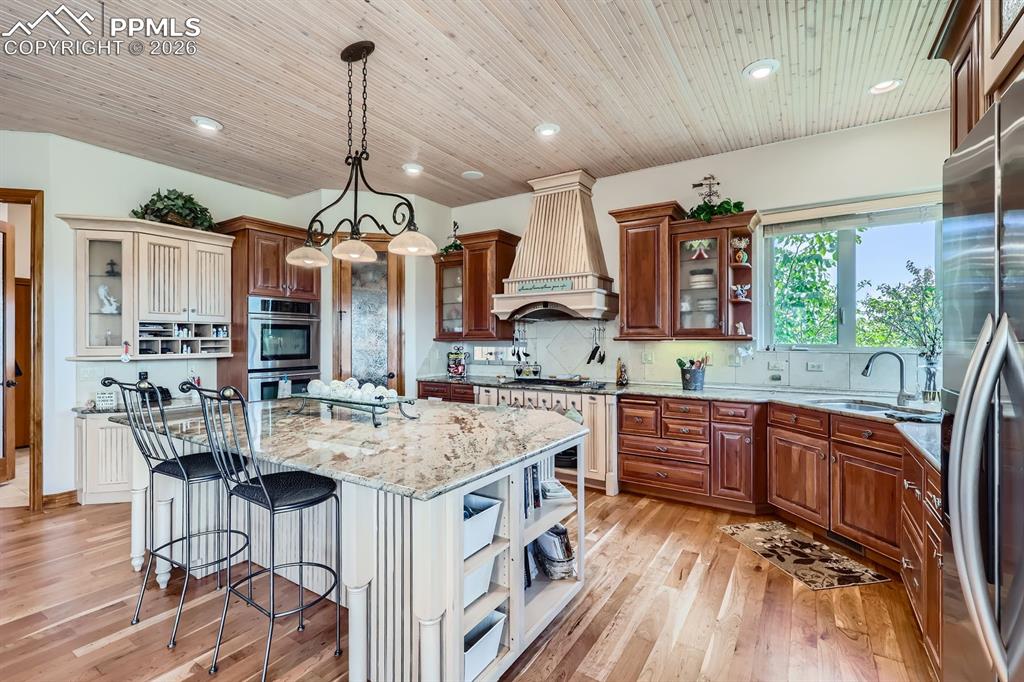 Image 15 of 50: Kitchen