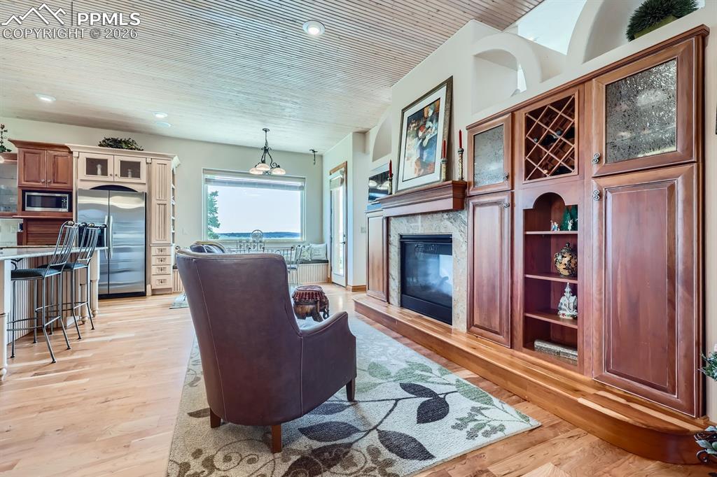 Image 19 of 50: Sitting Room