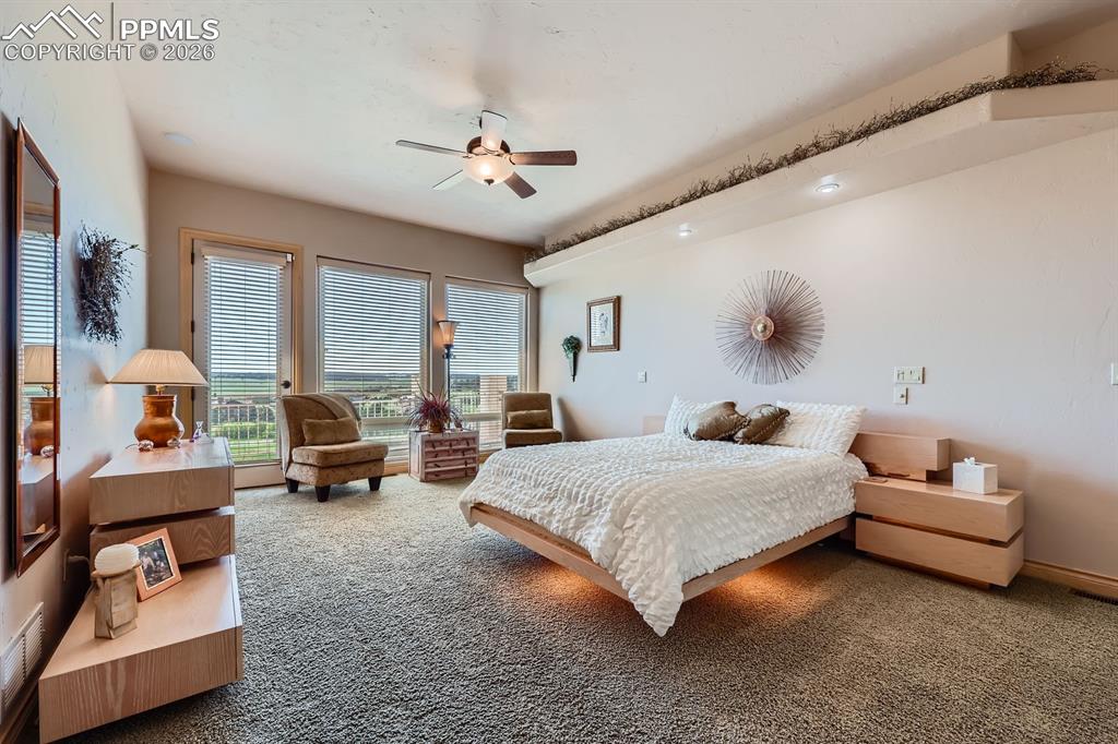 Image 24 of 50: Bedroom