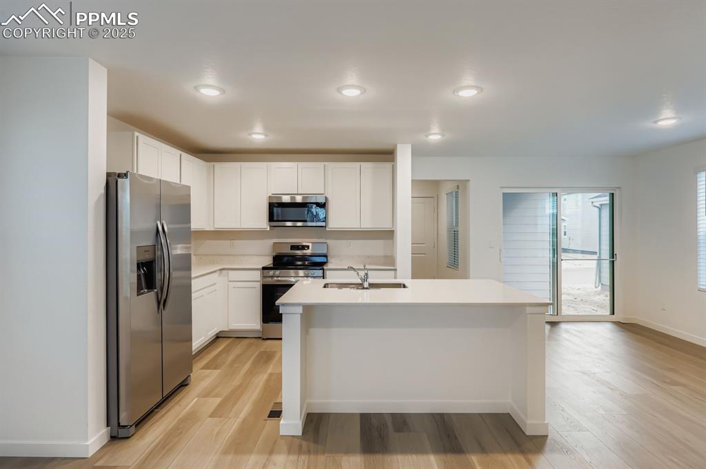 Image 4 of 12: Kitchen