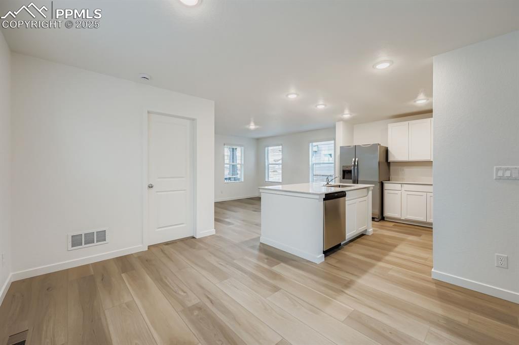 Image 5 of 12: Kitchen