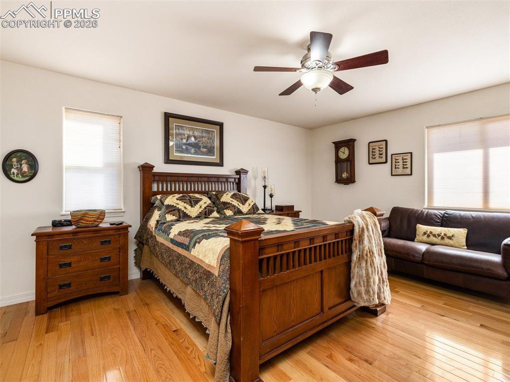 Image 10 of 41: Bedroom