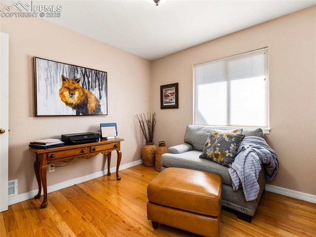 Image 22 of 41: Sitting Room