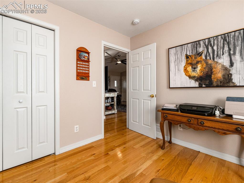 Image 23 of 41: Office